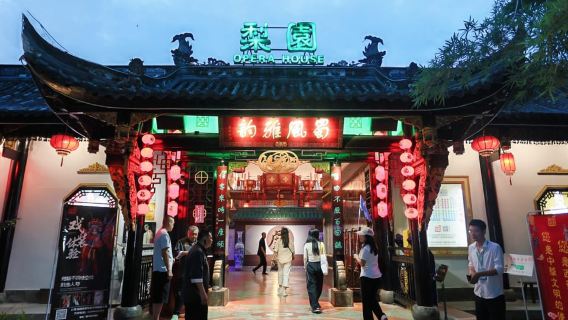 Чэнду: Шоу-трансформация и акробатика Сычуаньской оперы