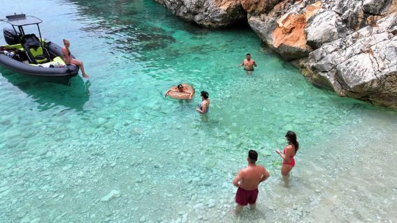 Valona: Avventura in motoscafo nella baia di Grama e nella Grotta Azzurra