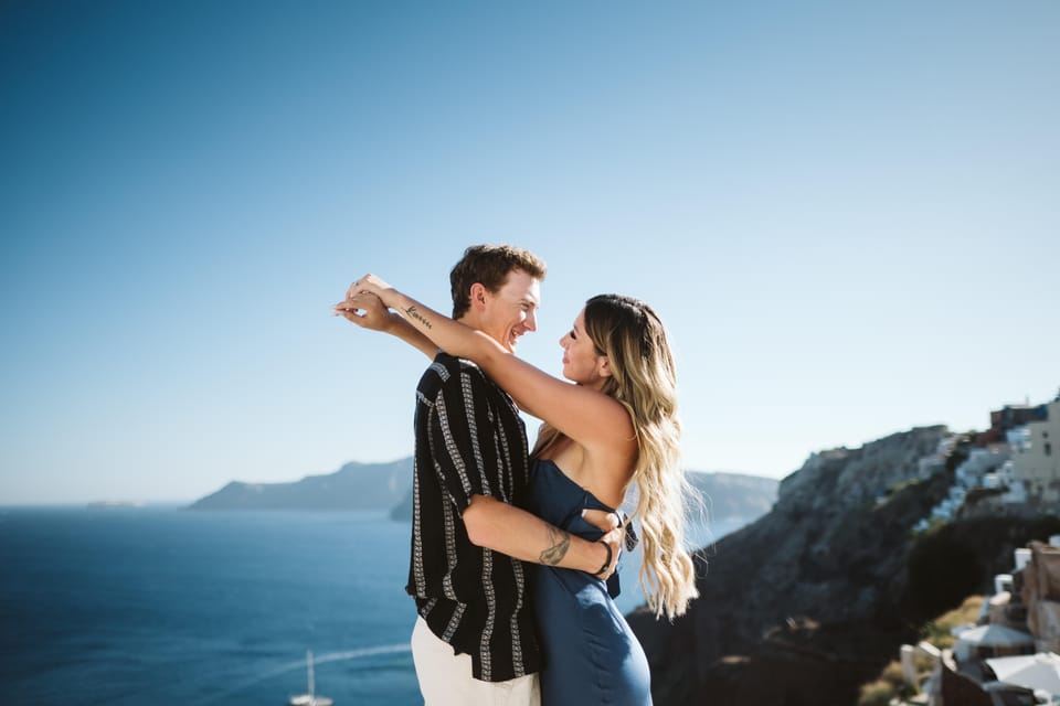 Santorini: Private Photoshoot with Professional Photographer