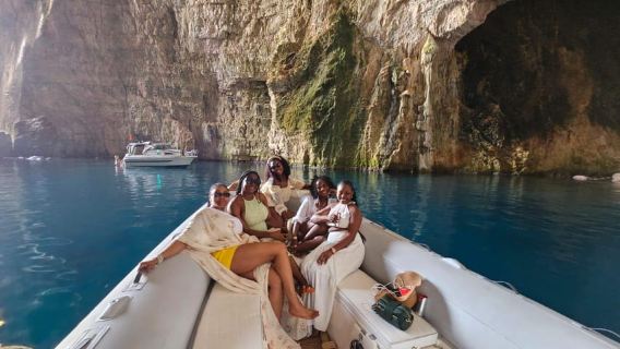 Valona: avventura in motoscafo sull'isola di Sazan e nella grotta di Haxhi Ali