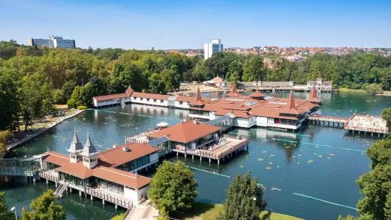 「一湖攬盡匈牙利」巴拉頓湖：在藍鏡湖畔的治癒一日