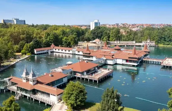 「一湖攬盡匈牙利」巴拉頓湖：在藍鏡湖畔的治癒一日