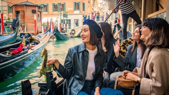 Venecia: Paseo compartido en góndola por la ciudad de la laguna