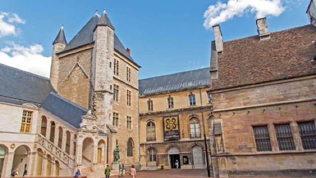 法國第戎老城區+貓頭鷹步道+葡萄園公路遊+第戎美術館一日遊