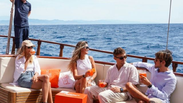 Barcelona: Sailing Cruise with Tapas Tasting