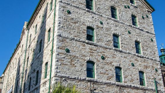 ทัวร์เดินชมย่านโรงกลั่นเหล้าคลาสสิก