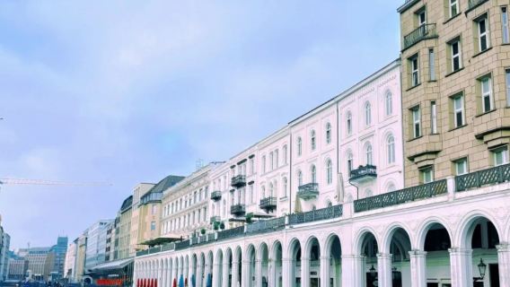 Hamburg city tour - Jungfernstieg - St. Michael's Church and other popular attractions - private charter - top pick