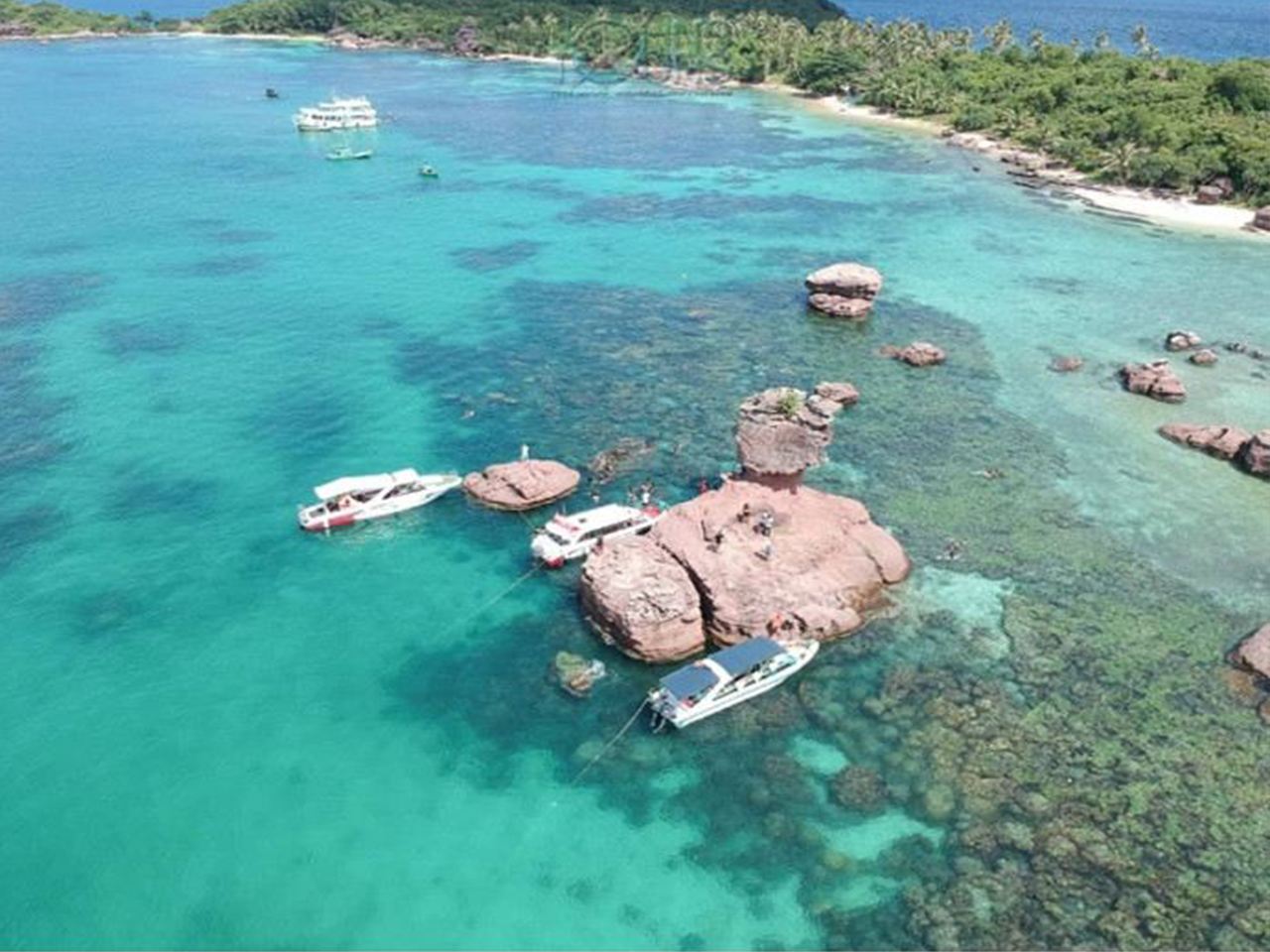 Vietnam Phu Quoc Island Thom Island Cable Car/Water Park/Snorkeling 1-Day Tour (Speedboating/Large Boat Tour to 3 Islands)