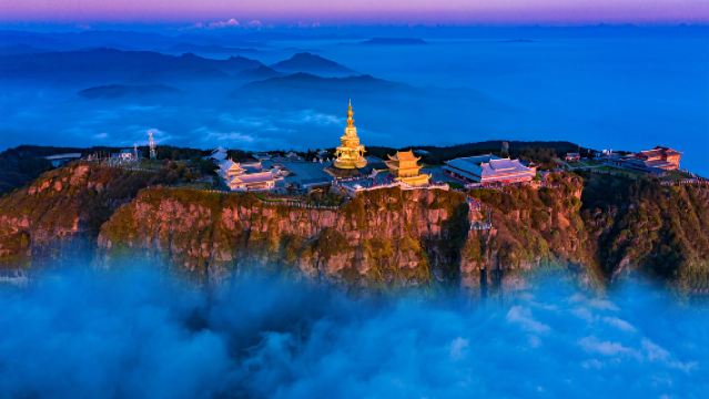 Eintägige Tour zum Berg Emei: Professionelle Dolmetscherdienste in mehreren Sprachen