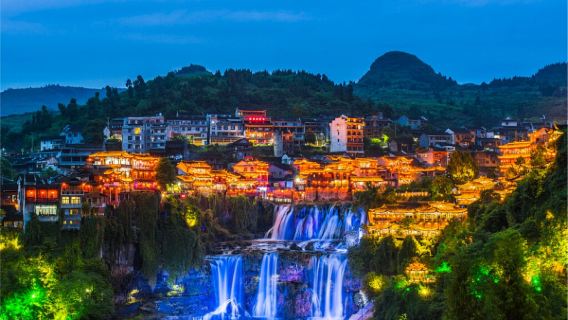 Tour di un giorno al Parco Nazionale Forestale di Montagna Tianmen + Xiangxi Hibiscus Town [Gruppo di 10 persone/Grotta Tianmen/Xiangxi Hibiscus Town]