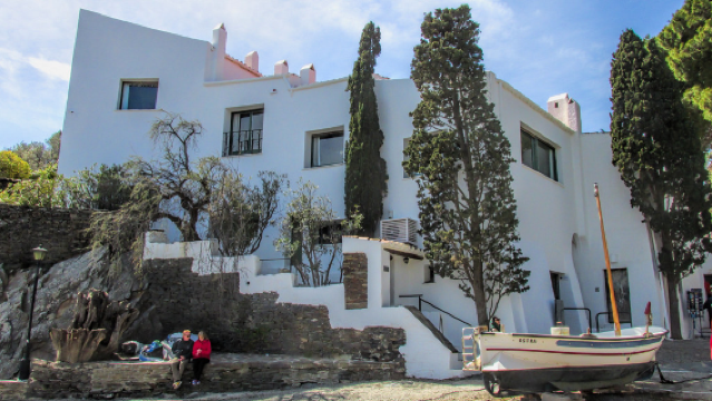 1-day tour to Dalí Theatre and Museum + Púbol Gala Dalí Castle + Salvador Dalí House Museum