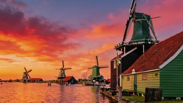 Lawatan sehari kumpulan kecil 2-8 orang berbahasa Cina ke Kampung Kincir Angin, Kampung Keju, dan Bandar Lego di Amsterdam, Belanda