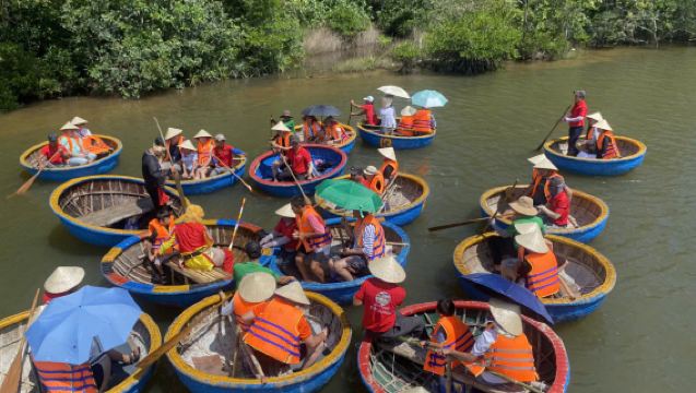 CUA CAN PHU QUOC 1 DAY TOUR: TRADITIONAL BASKETBOAT RIDE-LANTERN WORKSHOP-COOKING CLASS