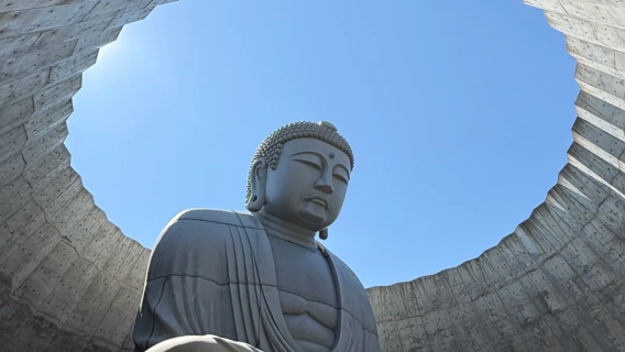 1-day tour in Sapporo, Hokkaido: Hill of the Buddha + Jozankei Onsen + shrine + Shiroi Koibito Park