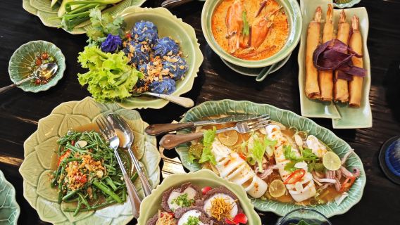Erawan Tea Room โรงแรมแกรนด์ ไฮแอท เอราวัณ กรุงเทพฯ | มิชลินชาน้ำชายามบ่ายสไตล์ไทย ห้องน้ำชายอดนิยมติดศาลท้าวมหาพรหม