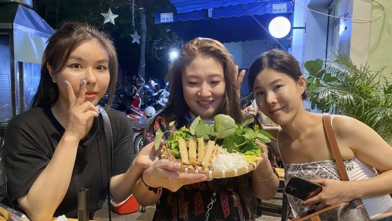 Saigon Cyclo Tour with Street Food & Drinks – Private Tour (02 hours)