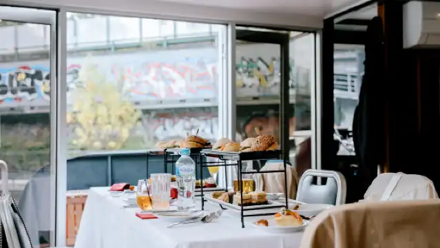 Melbourne: Afternoon Cruise + Bottomless Brunch