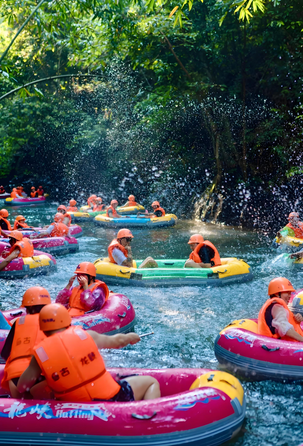 Depart from Guangzhou, Qingyuan Gulong Gorge Yuntianboba Brave Full Rafting Tour in Chinese