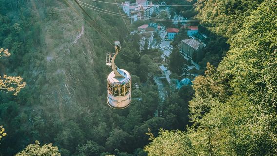 Départ de Tbilissi | Excursion aux grottes de Vardzia, au château de Rabati et aux sources minérales de Borjomi