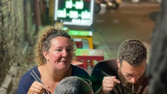 Hue: Geführte lokale Food-Tour mit Verkostungen
