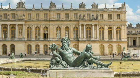 Palace of Versailles & Monet's Garden: Guided Tour + Lunch