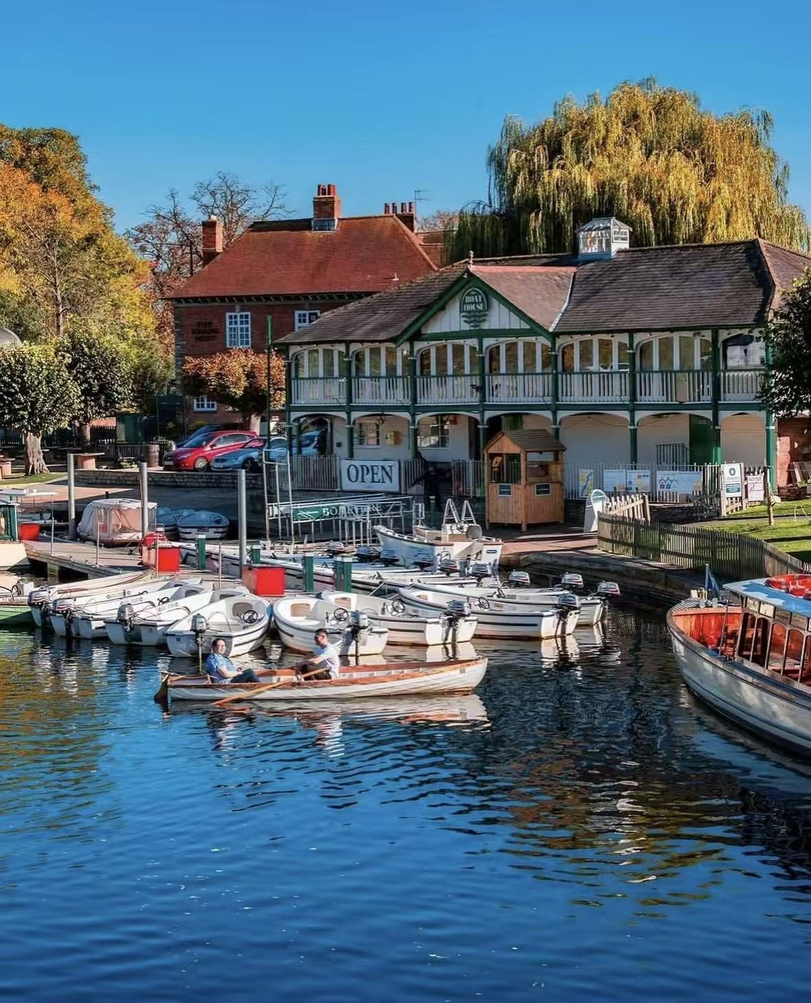 英國伯明翰莎士比亞故居+吉百利巧克力世界+伯明翰中央圖書館一日遊