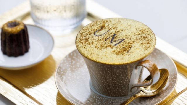 Tour esperienziale all'interno del Burj Al Arab di Dubai + Cappuccino con carta oro al UMA Lounge