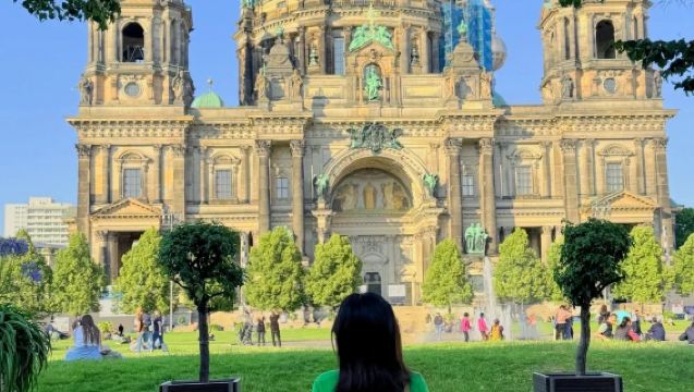 Berlin city center - Charlottenburg Palace - Kurfurstendamm (Kurfurstendam) - Gendarmenmarkt - private charter - top pick