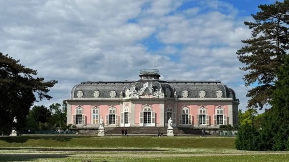 德國杜塞爾多夫來回本拉特宮-夢幻粉色宮殿-包車-精選