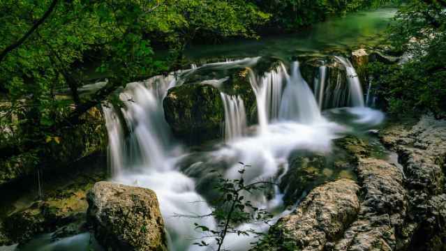 Excursión de un día al Cañón de Matveyev y la Cueva de Prometeo con servicio de coche privado con conductor