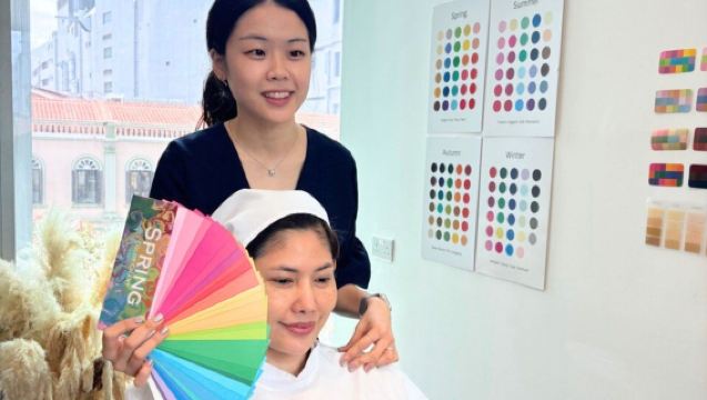 Esperienza di analisi del colore personale Kolorist a Singapore