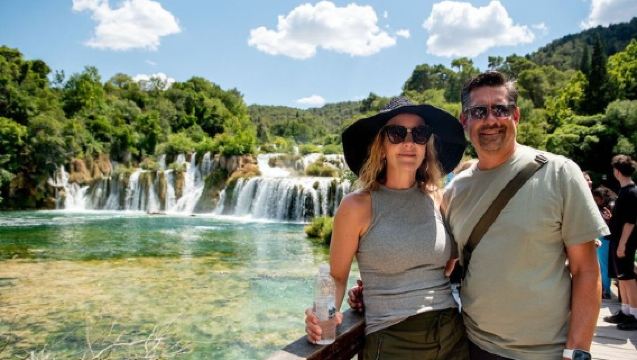 Von Split: Krka-Wasserfälle Tour, Bootsfahrt & Schwimmen