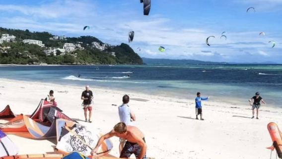 Boracay Island kite surfing lesson experience (optional duration + premium sea area instruction)