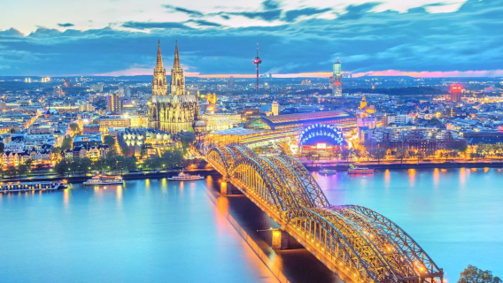 Cologne: self-guided tour downtown/surroundings private charter, Chinese pick-up and drop-off, adjustable itinerary, admission ticket not included
