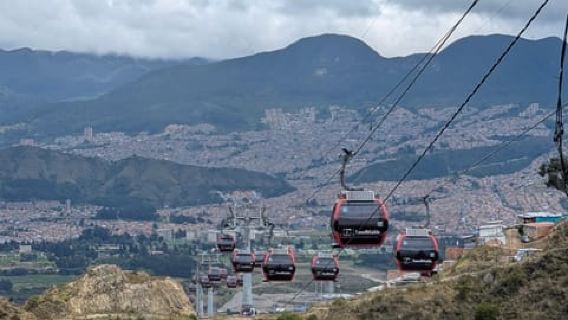 Bogotá: Cable car to the largest slum in Bogotá: El Paraiso