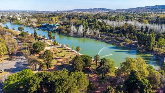 Mendoza: Historical City Walking Tour