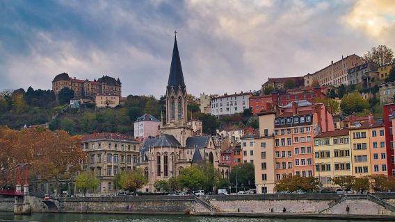 Walking Tour in Lyon with Tastings and Stories