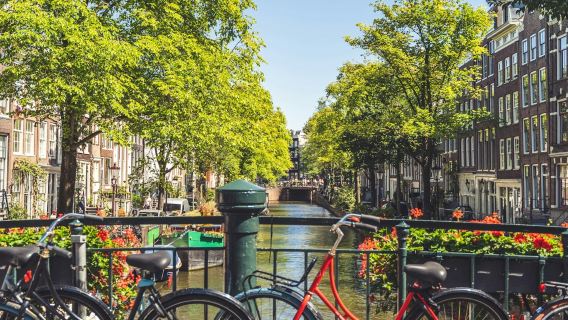Amsterdam: Tur Jalan Kaki & Bersepeda dengan Pemandu + Pelayaran Kanal 1 Jam