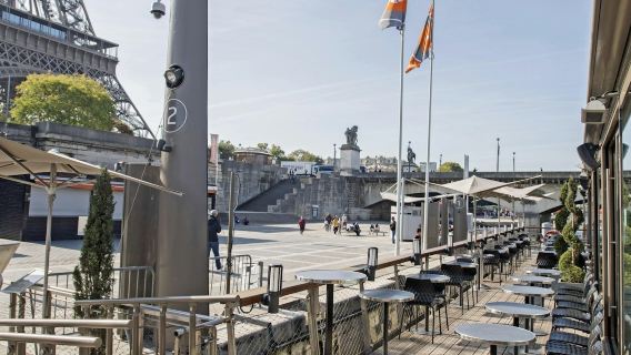 Seine River: Sightseeing Cruise + Lunch at Le Bistro Parisien