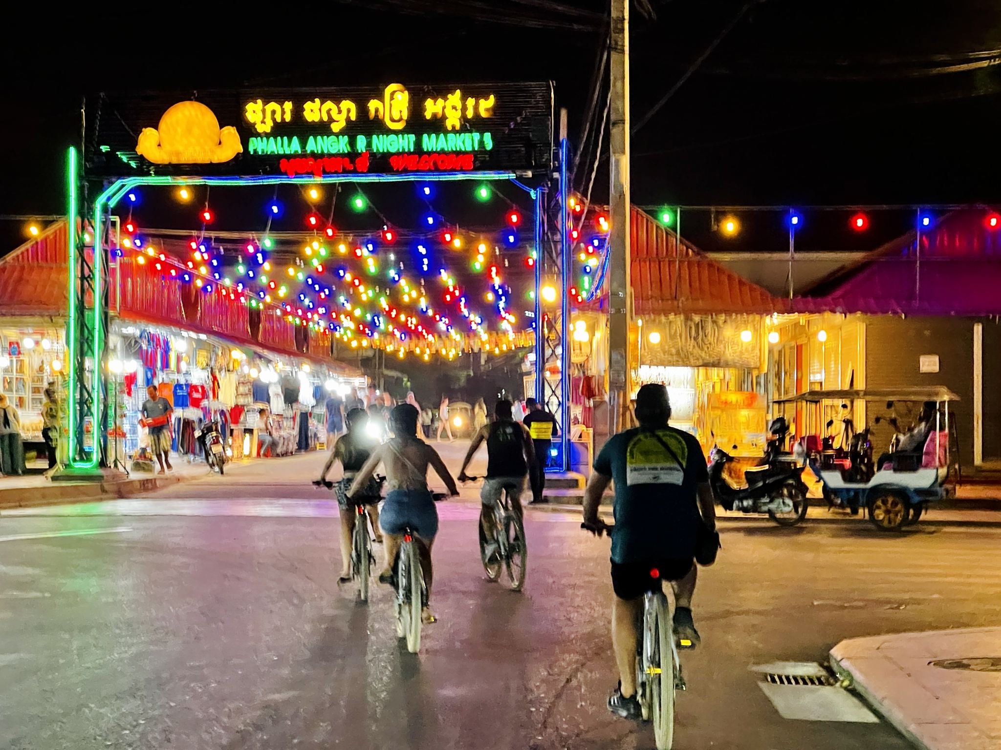 Mad Monkey Siem Reap Sunset Countryside Cycling Tour