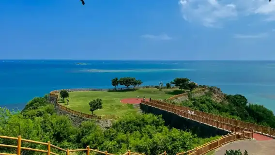 沖繩經典南部知念岬一日遊【中文導遊|贈送玉泉洞+王國村門票】