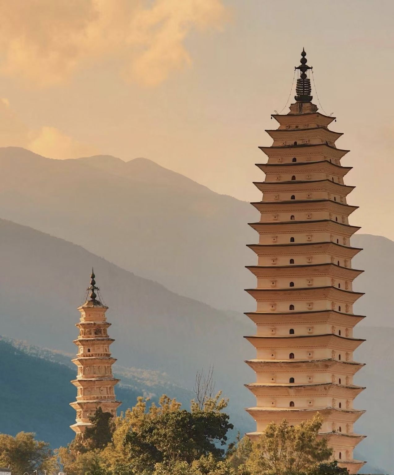 Dali: Erhai Lake + Dali Ancient City + Cangshan Mountain + Little Putuo Island + Longkan Pier (Customizable itinerary)