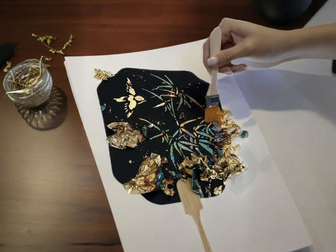 Golden Impressions: 2-Hour Traditional Gold Leaf Art Experience in Shanghai