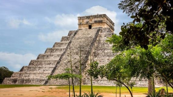 Tour durch die Maya-Ruinen von Chichen Itza und Cenote Tsukán mit Mittagessen