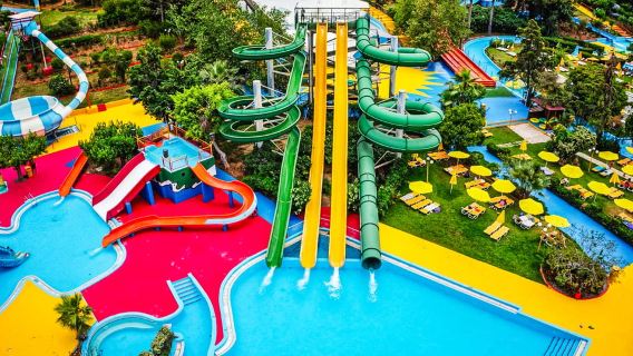 Creta: Entrada al parque acuático AcquaPlus con traslado opcional