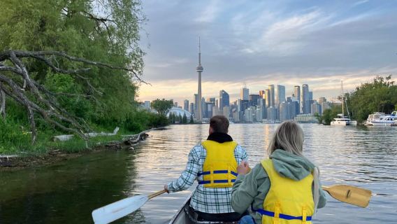 Chèo thuyền buổi sáng trên đảo Toronto