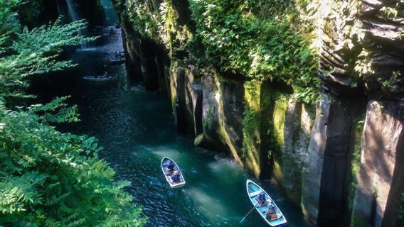 Fukuoka: Takachiho Gorge, Amano Iwato & Scenic Train Tour