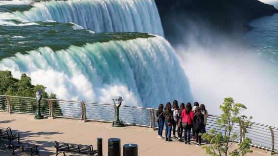 Niagara Falls, ON: Guided Tour with Boat Ride & Pickup