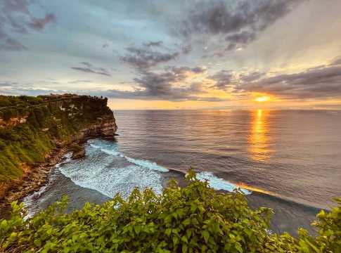 Bali: Tur Pura Luhur Uluwatu dengan Tiket Masuk Tari Kecak Opsional
