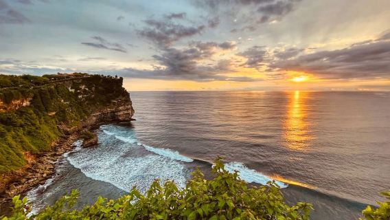 Bali: Tur Pura Uluwatu dengan Tiket Tari Kecak Opsional
